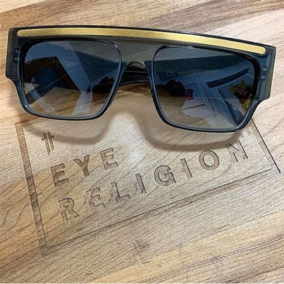 Emmanuelle Khanh’s Iconic 1000 Sunglasses Model - Picture 2 of 2